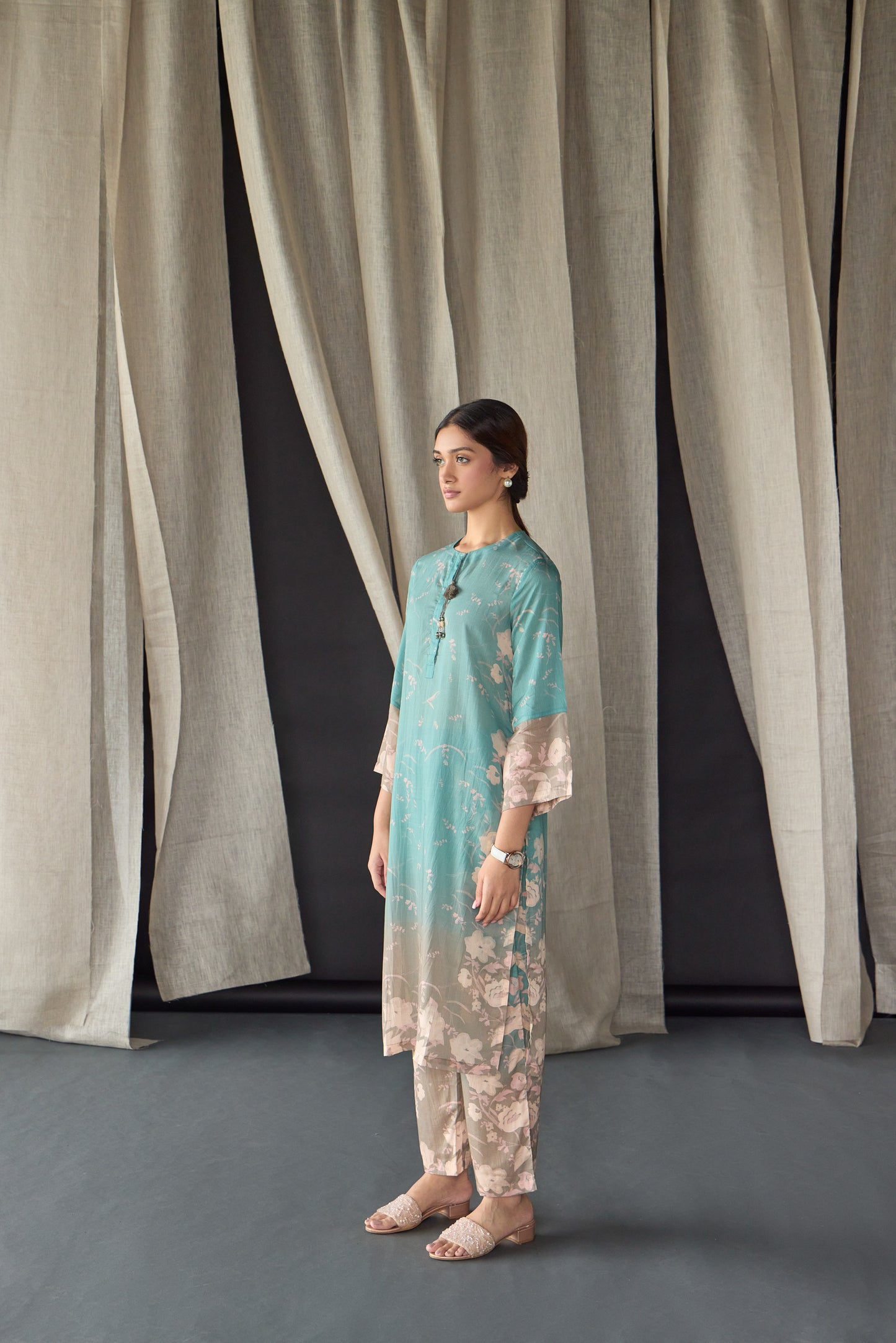 Retro Blue Floral Oakwood Kurta Set ( of 2)