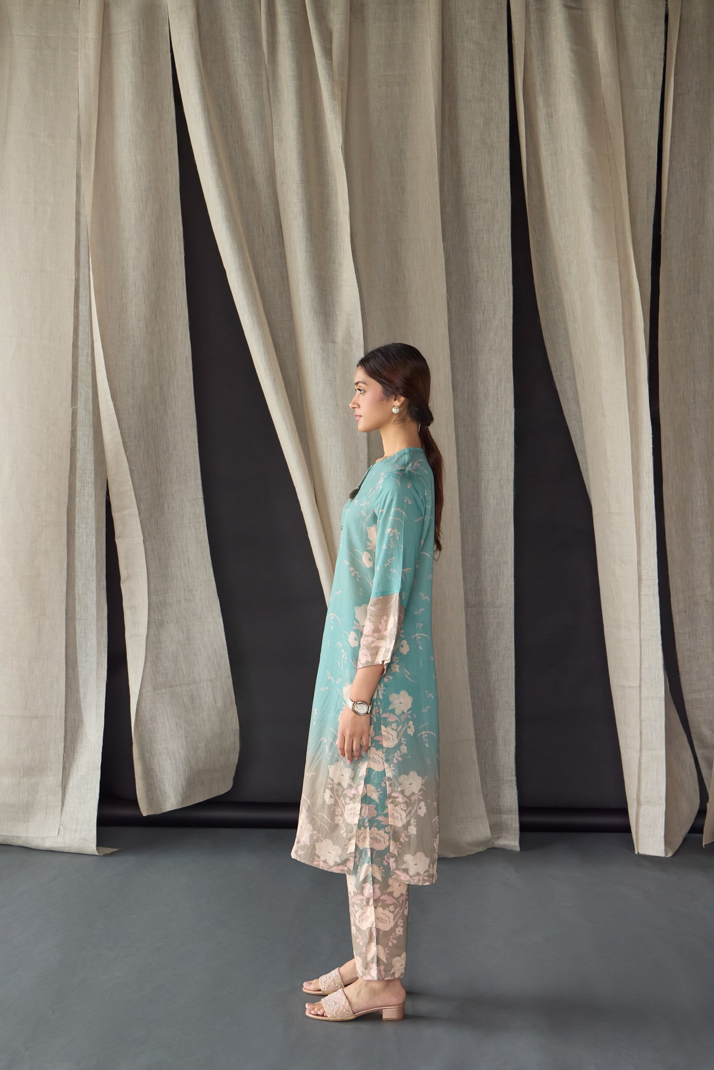 Retro Blue Floral Oakwood Kurta Set ( of 2)