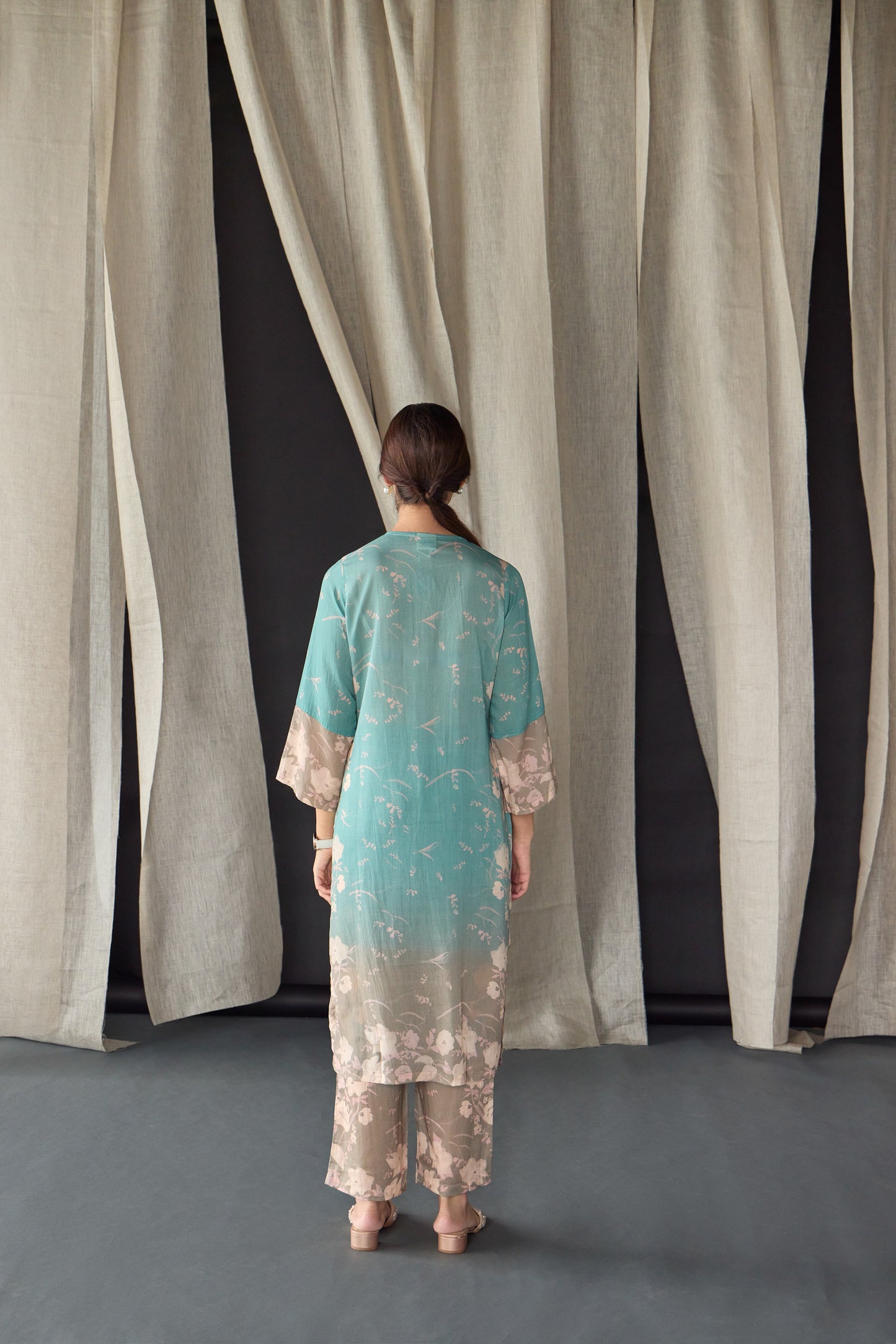 Retro Blue Floral Oakwood Kurta Set ( of 2)