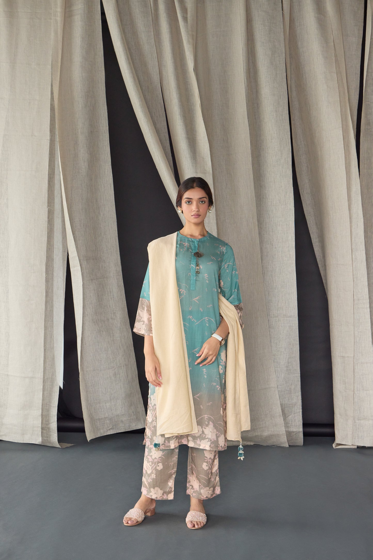 Retro Blue Floral Oakwood Kurta Set ( of 2)