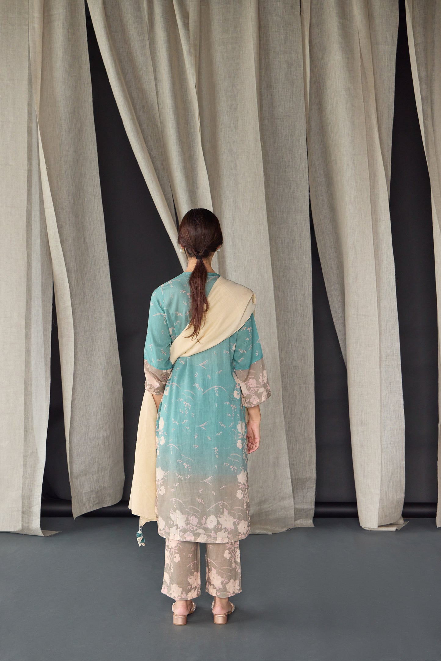 Retro Blue Floral Oakwood Kurta Set ( of 2)