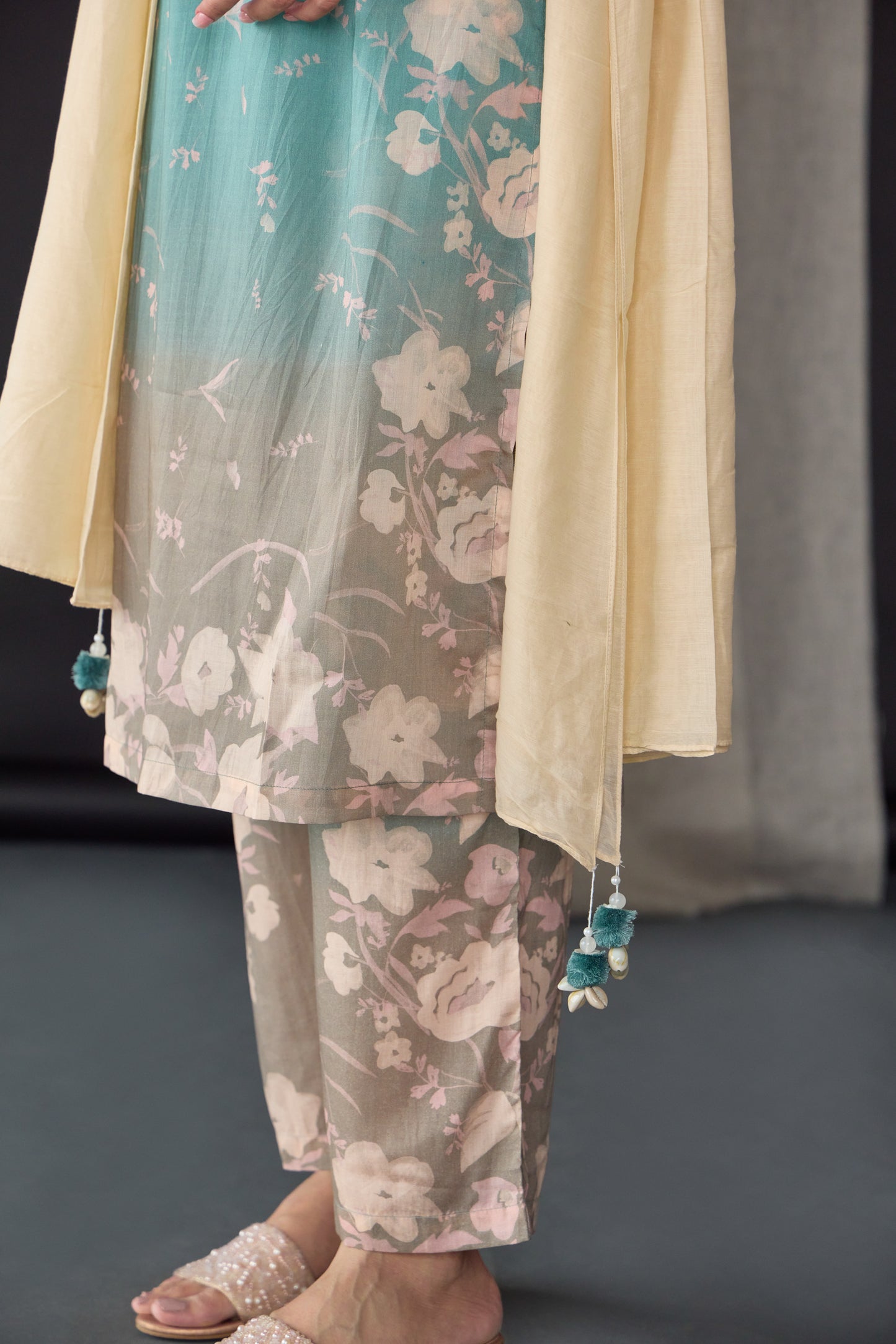 Retro Blue Floral Oakwood Kurta Set ( of 2)